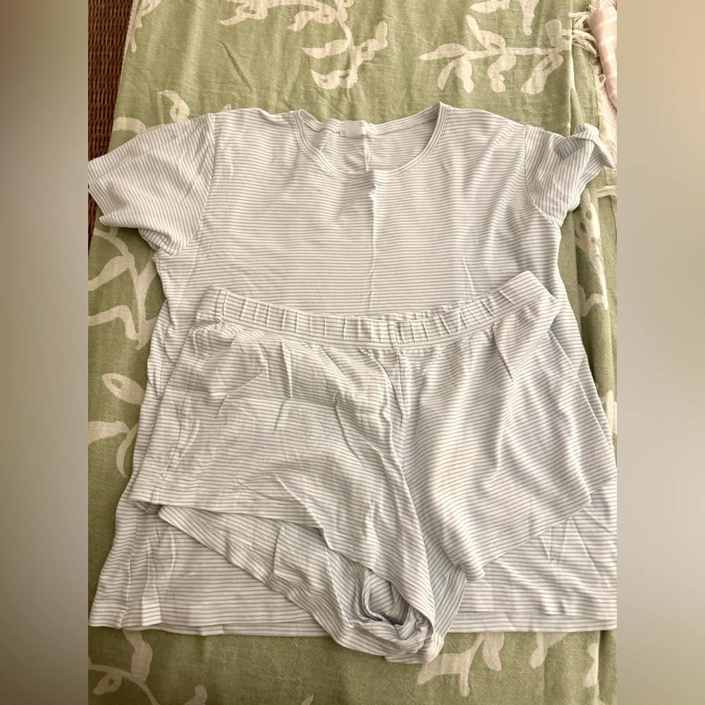 Size medium LAKE pjs short set